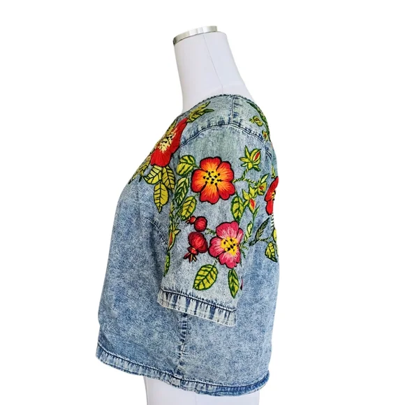 Embroidered Roses Denim Top Size M - Picture 4 of 14